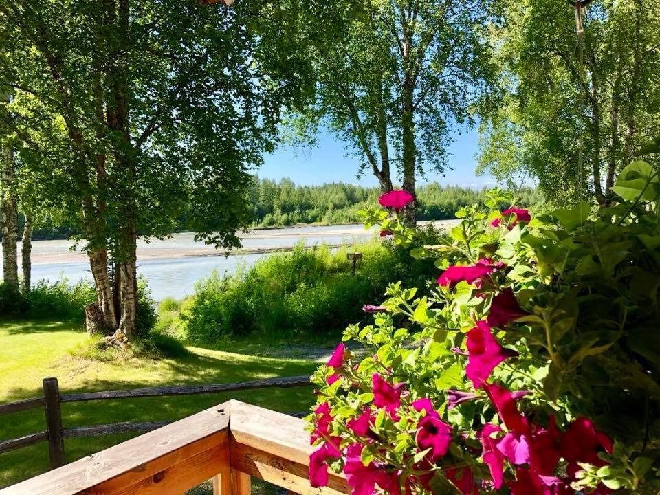 Susitna River Lodging, Riverside Cabins Talkeetna Buitenkant foto